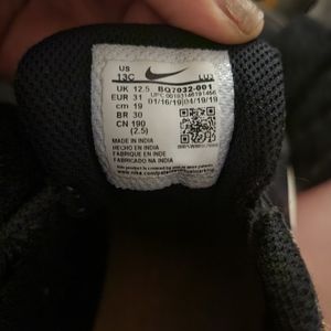 Girls nike court borough lows